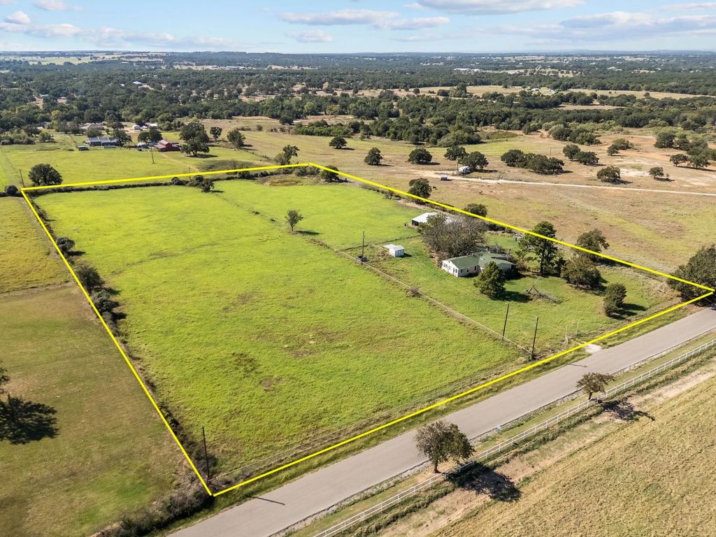 561 W Dry Creek Road, Poolville