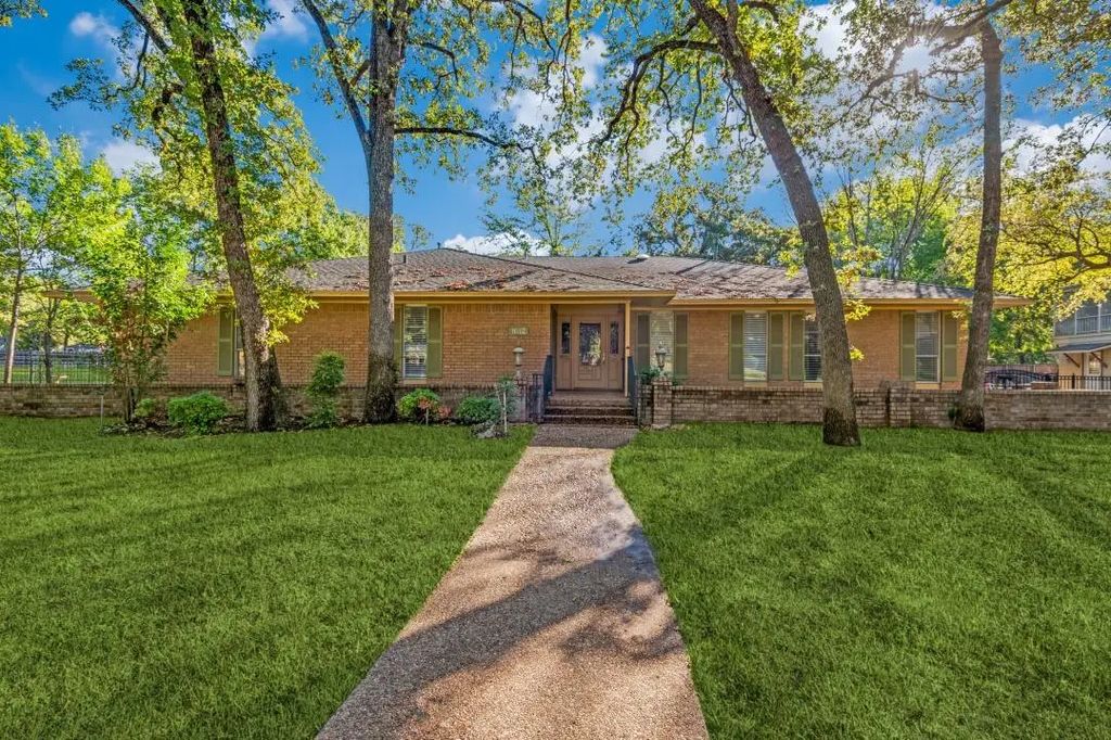 1612 Canyon Oaks Drive, Irving