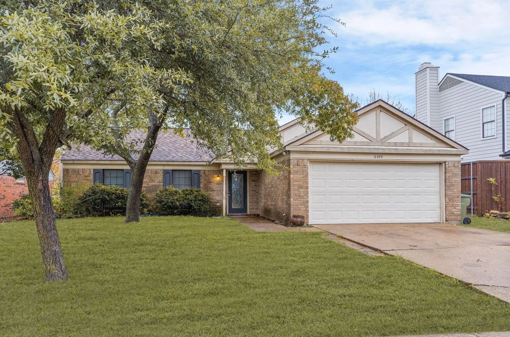 2230 Country Oaks Drive, Garland
