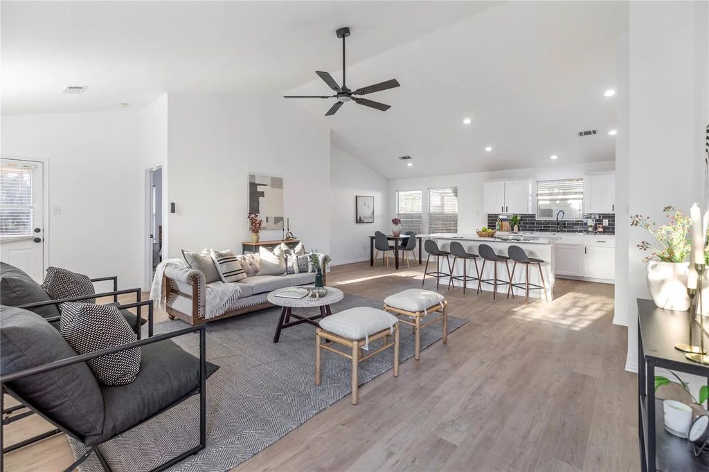 1121 Maplewood Lane, Crowley