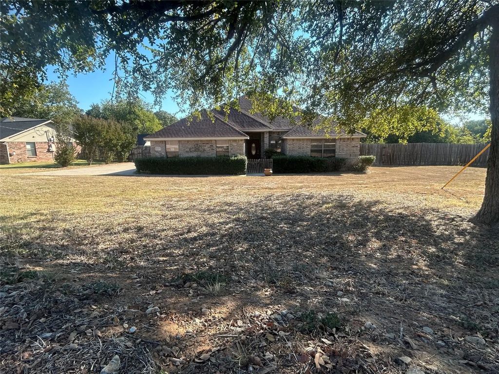 107 Hickory Lane, Weatherford