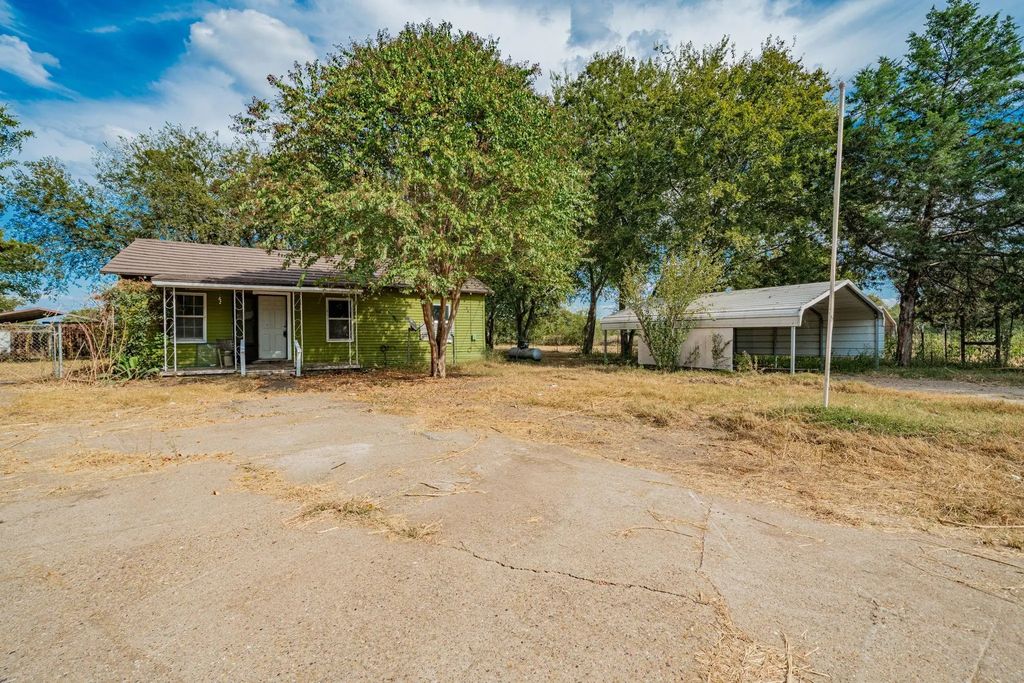 113 S Spikes Road, Corsicana