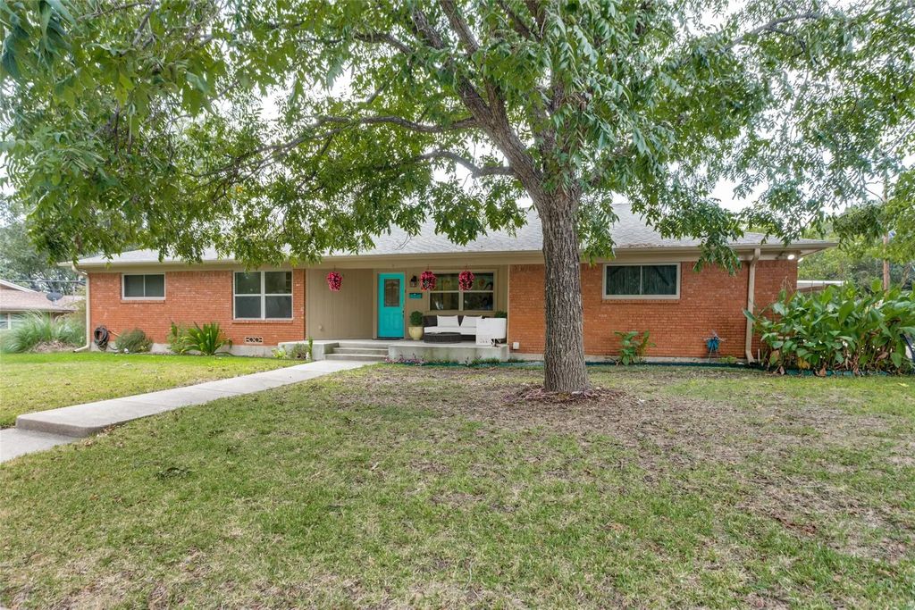 4200 Elmwood Drive, Benbrook