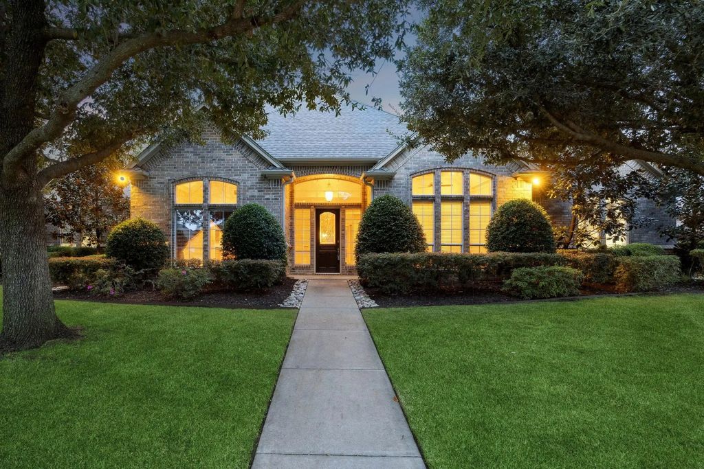 8315 Thornridge Drive, North Richland Hills