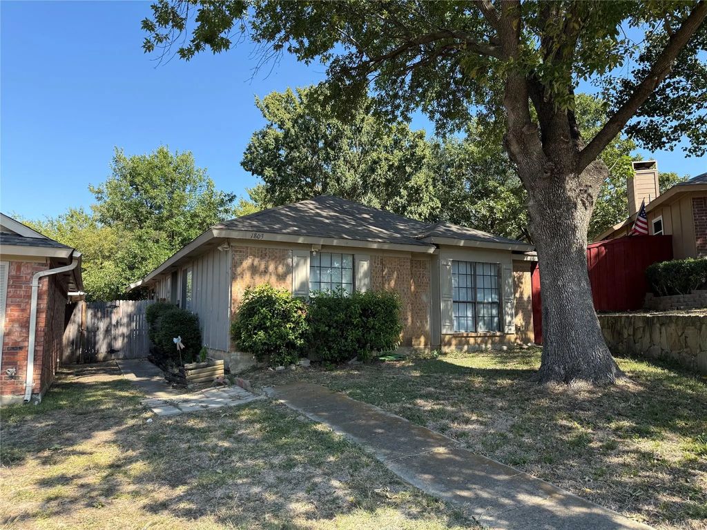 1803 Sherwood Place, Carrollton