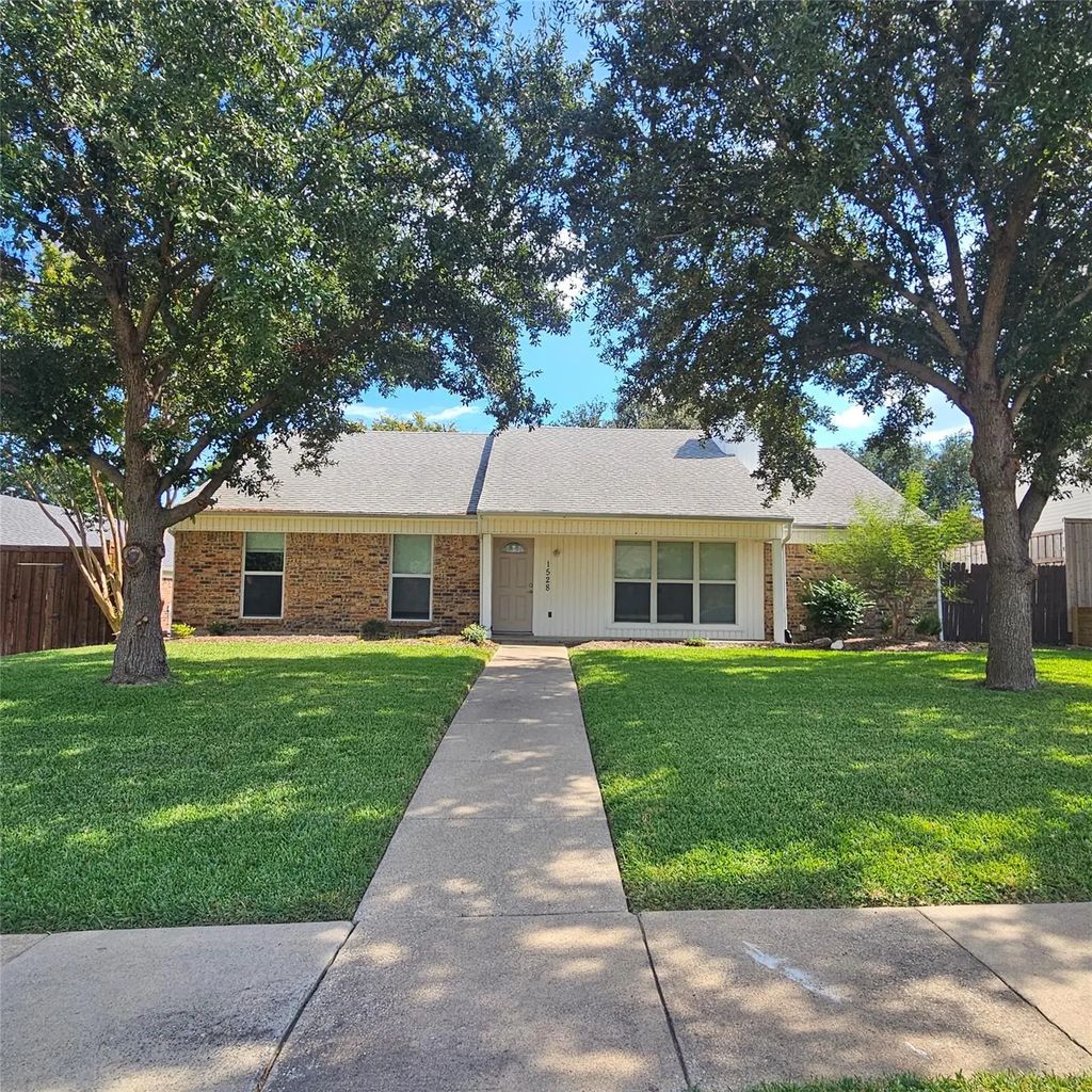 1528 Vera Cruz Drive, Plano