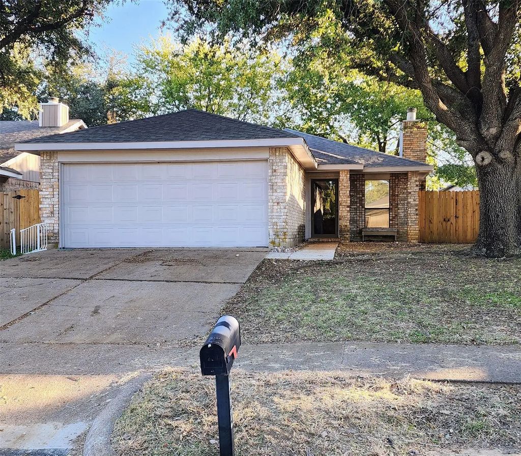 224 Valley Spring Drive, Arlington