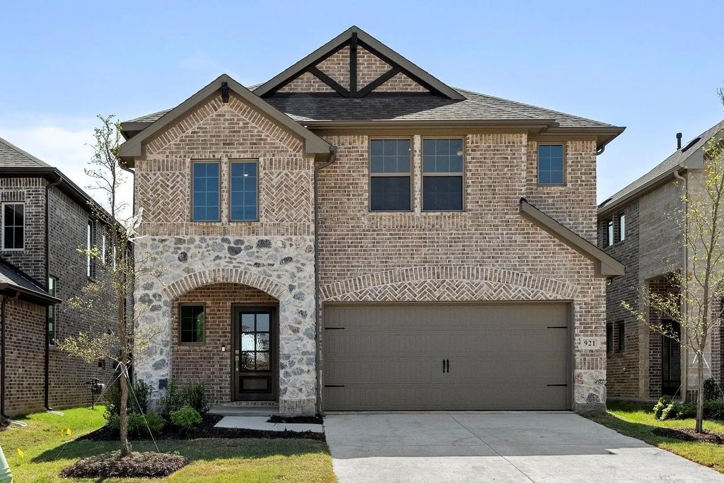 921 Apeldoorn Trail, Little Elm