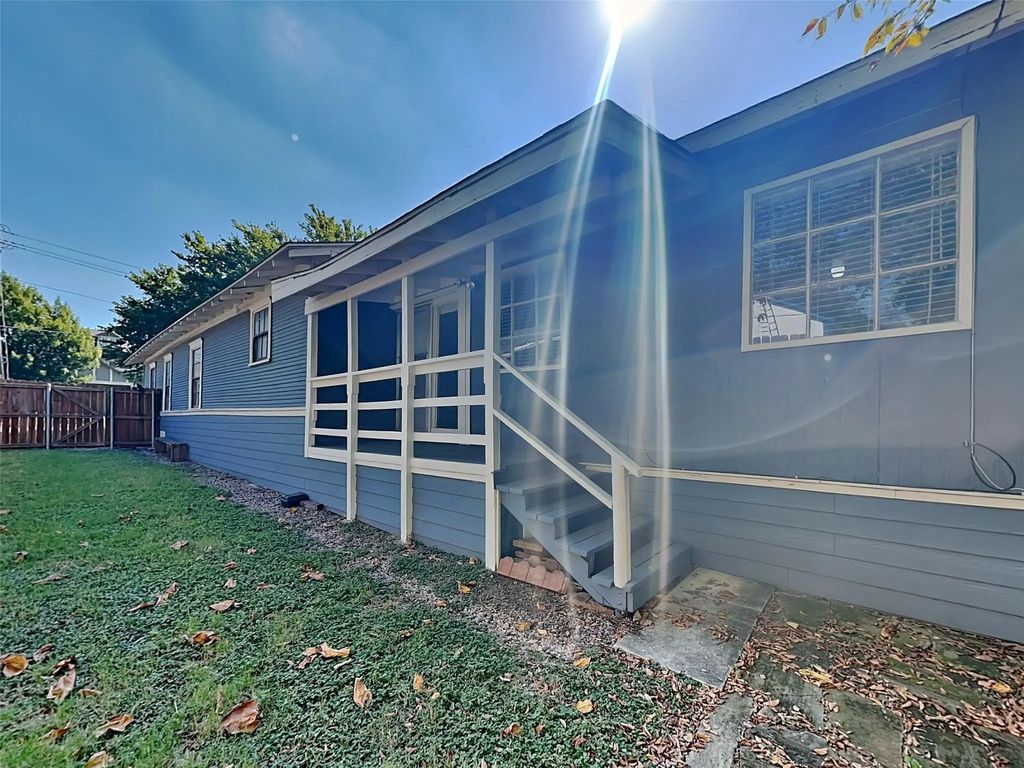 2015 Mcmillan Avenue 2, Dallas