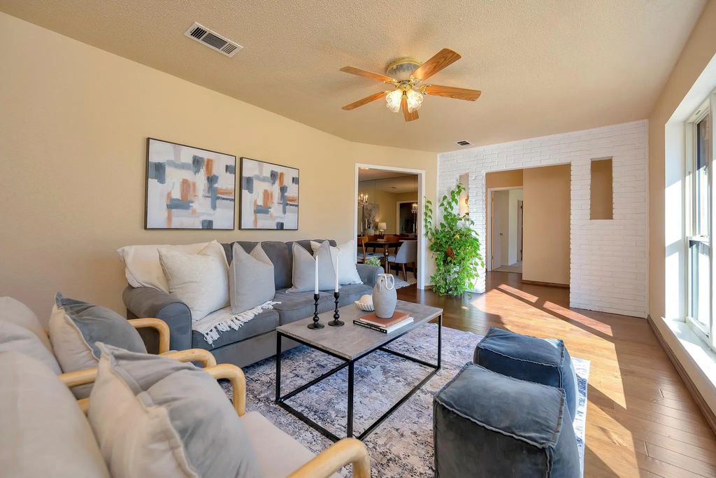 1761 Cynthia Lane, Hurst