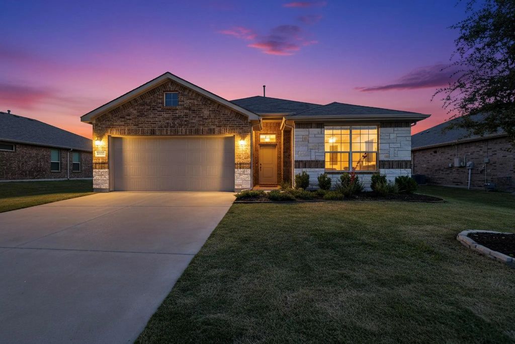 1213 Pacifica Trail, Cleburne