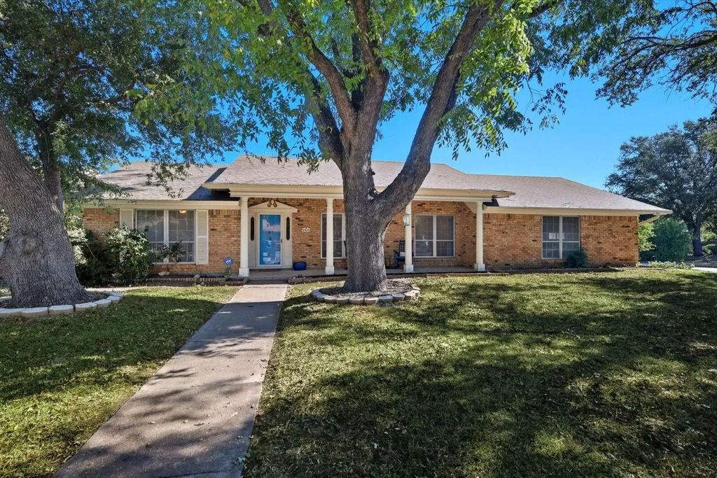 5925 Rayburn Drive, Fort Worth