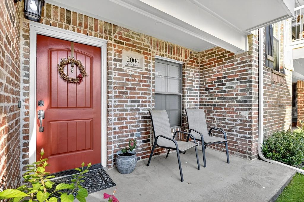 2004 Azure Pointe, Richardson