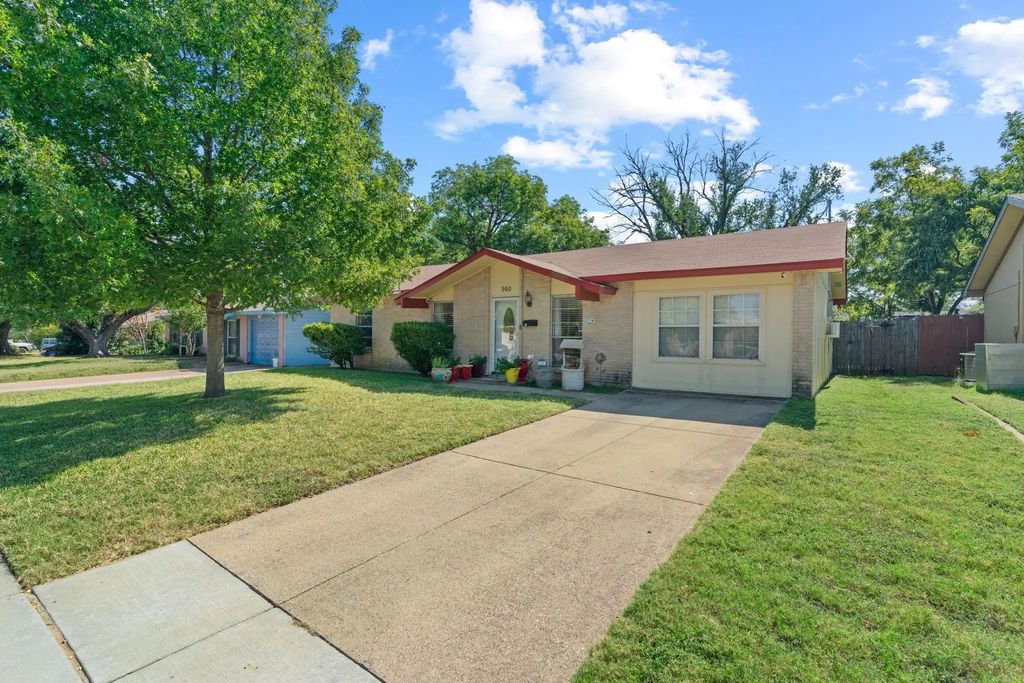 960 Ashwood Drive, Lewisville
