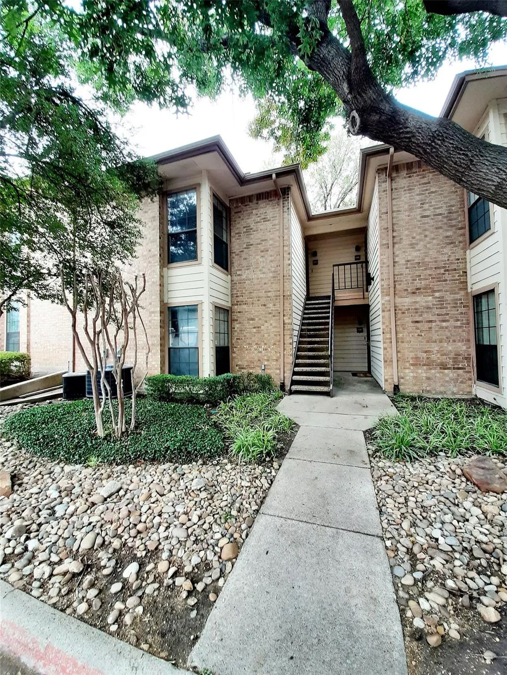 16301 Ledgemont Lane 207, Addison