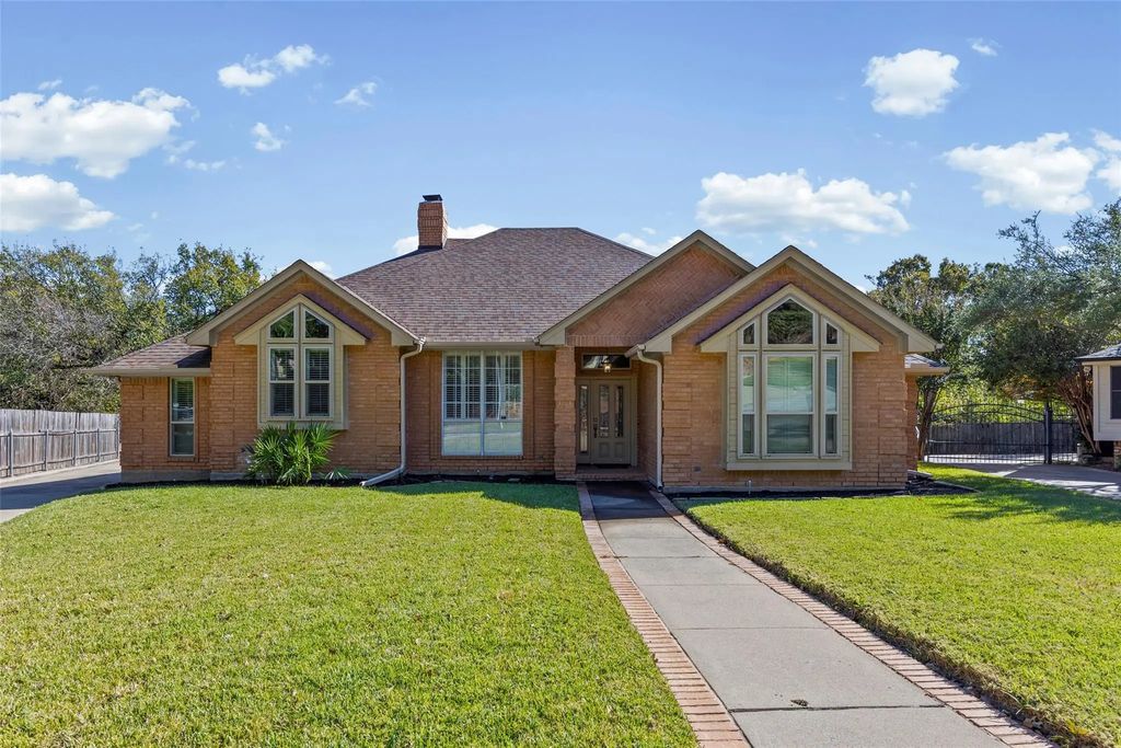 5306 High Trail Court, Arlington