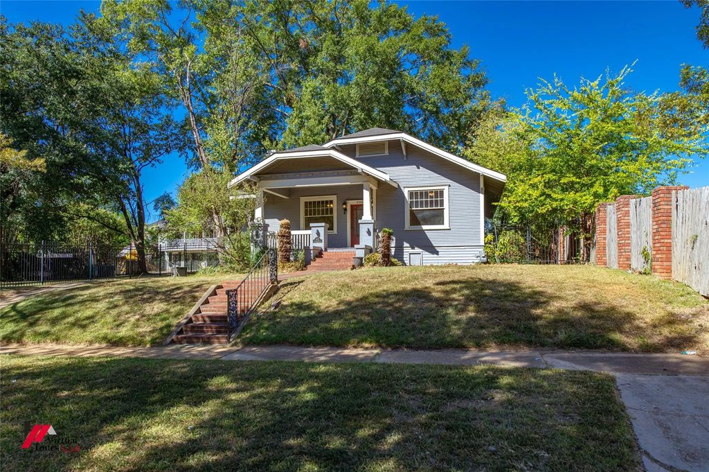 832 Jefferson Place, Shreveport