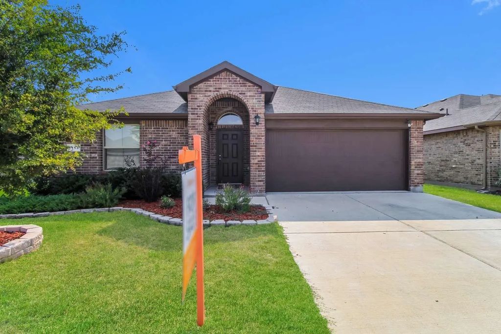 1113 Forest Glen Drive, Azle