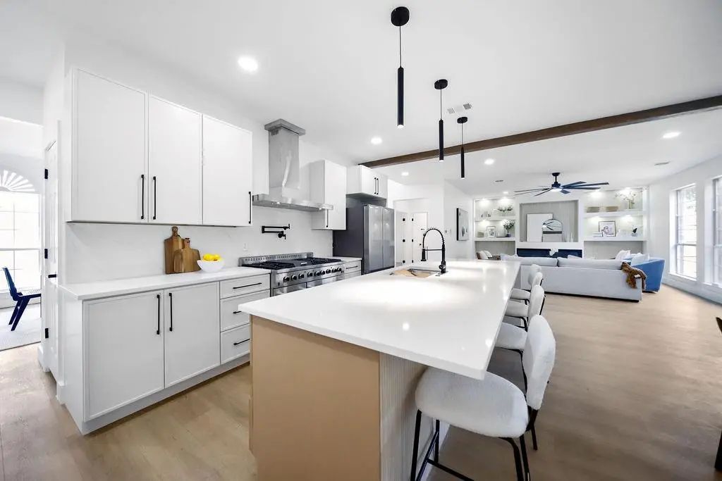 7505 Larchmont Drive, Dallas