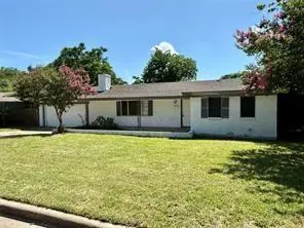 1136 Simpson Drive, Hurst