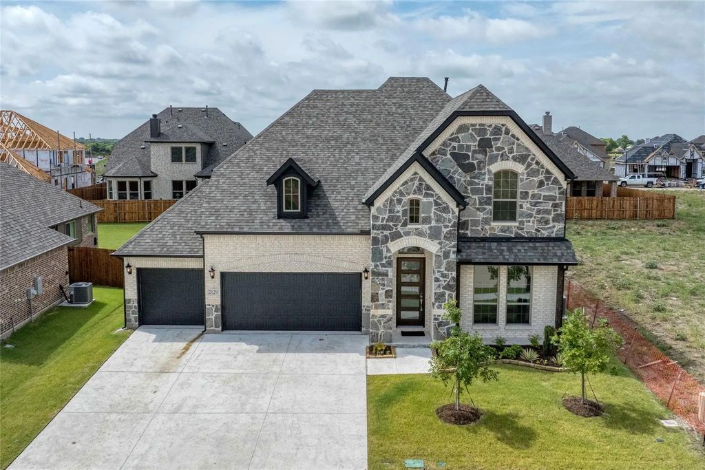 2129 Stone River Boulevard, Royse City