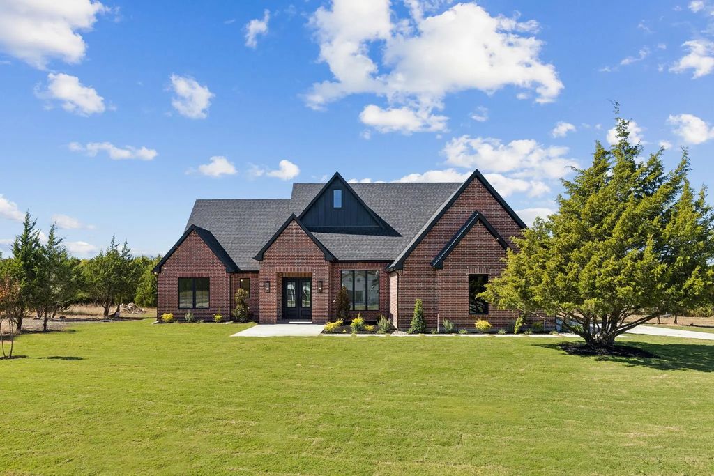 3031 Stonebriar, Waxahachie