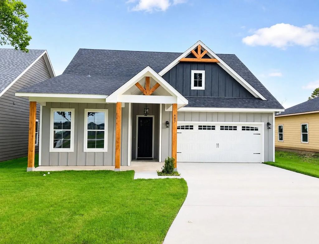 607 N Getzendaner Street, Waxahachie