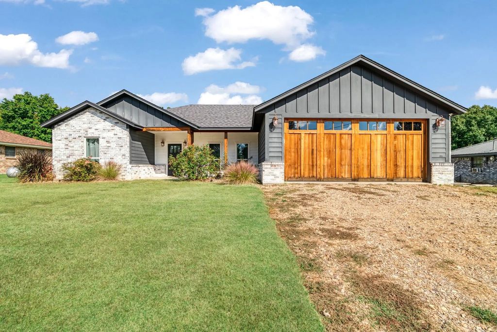 147 County Road 43010, Powderly
