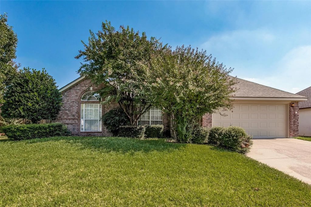 2668 Bent Tree Drive, Hurst