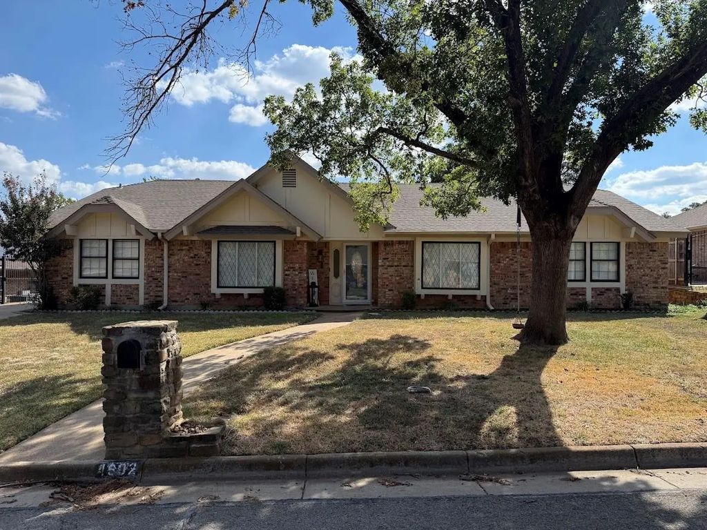 4602 Weyhill Drive, Arlington