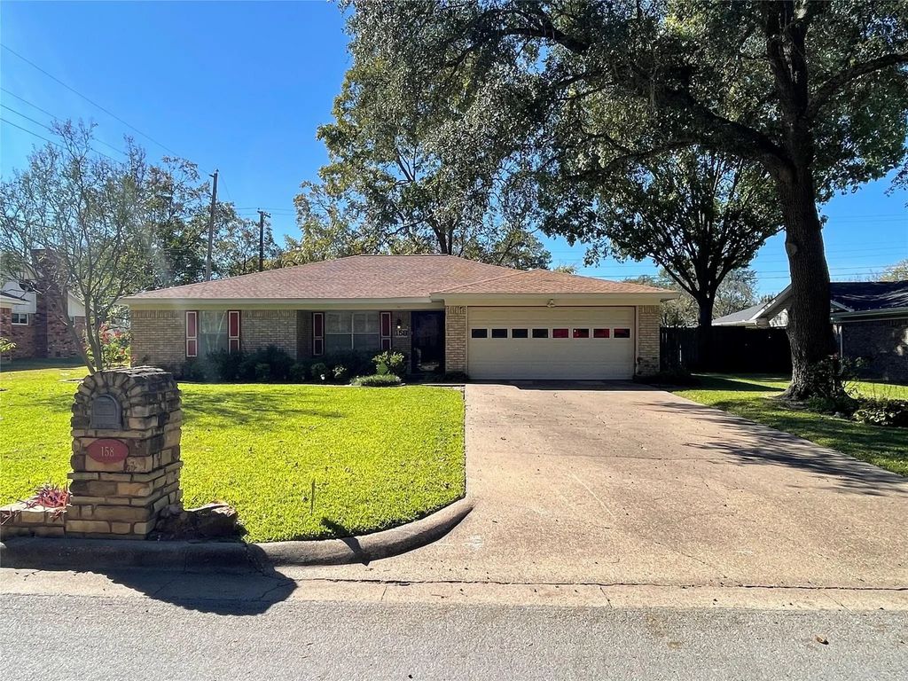 158 Poinsetta Circle, Terrell