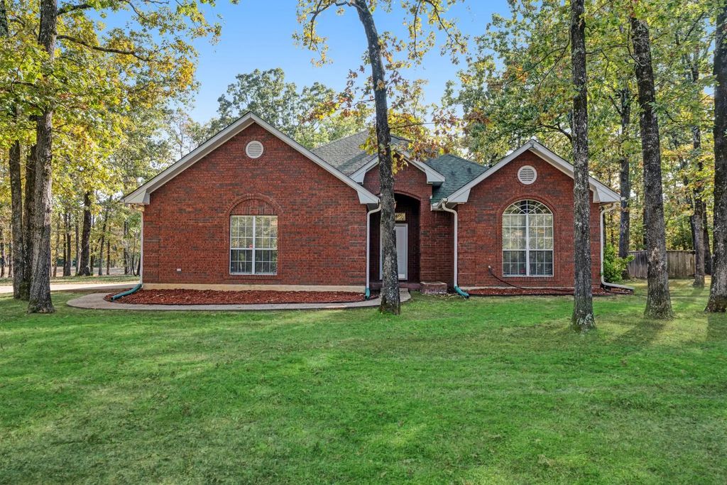 700 Hidden Lake Drive, Powderly