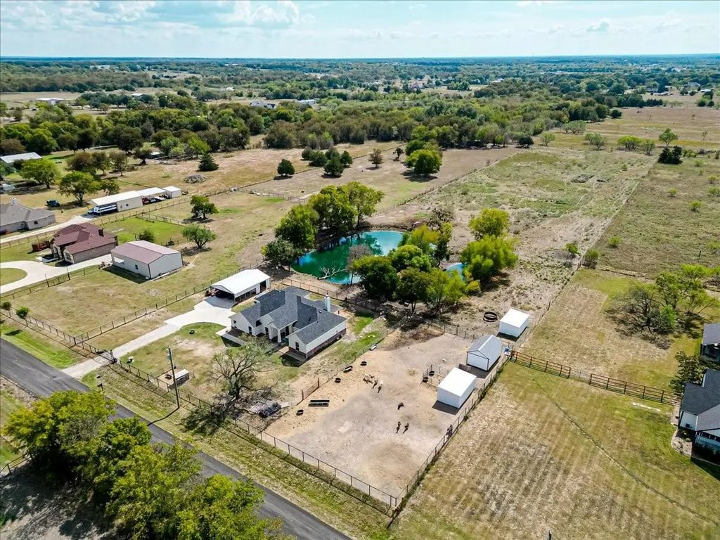 3327 County Road 2182, Greenville