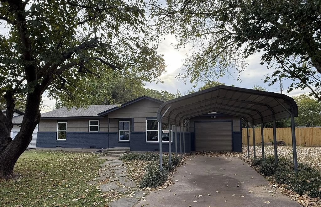 1318 N Binkley Street, Sherman