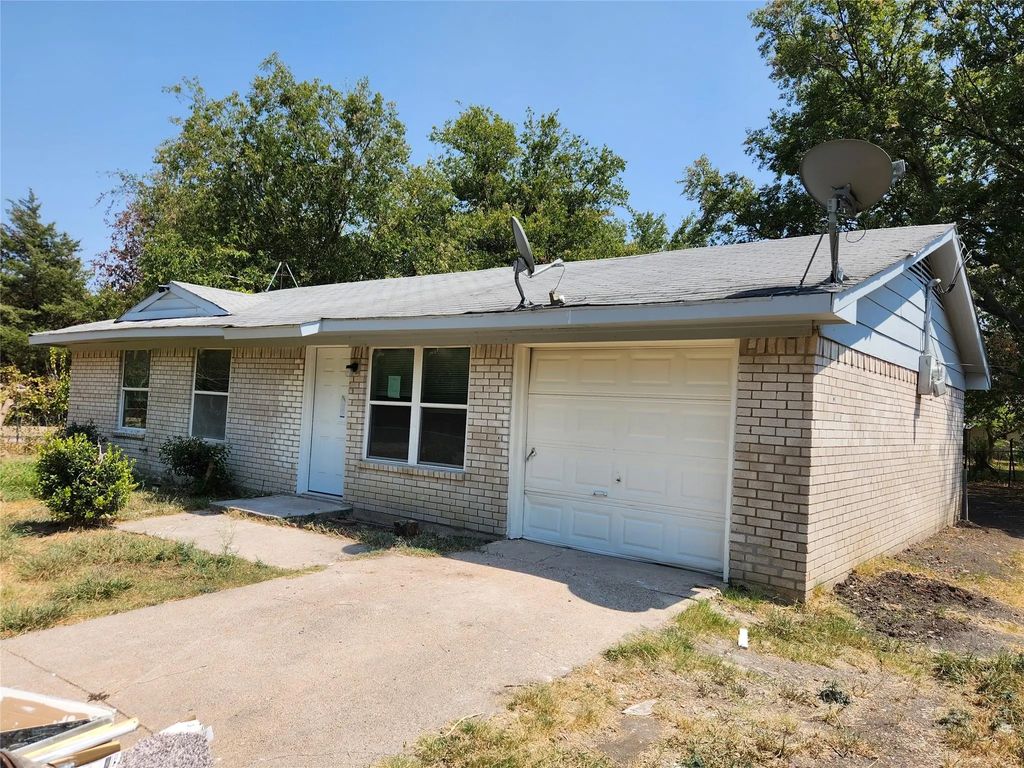 1104 Cottonwood Valley Road, Wilmer