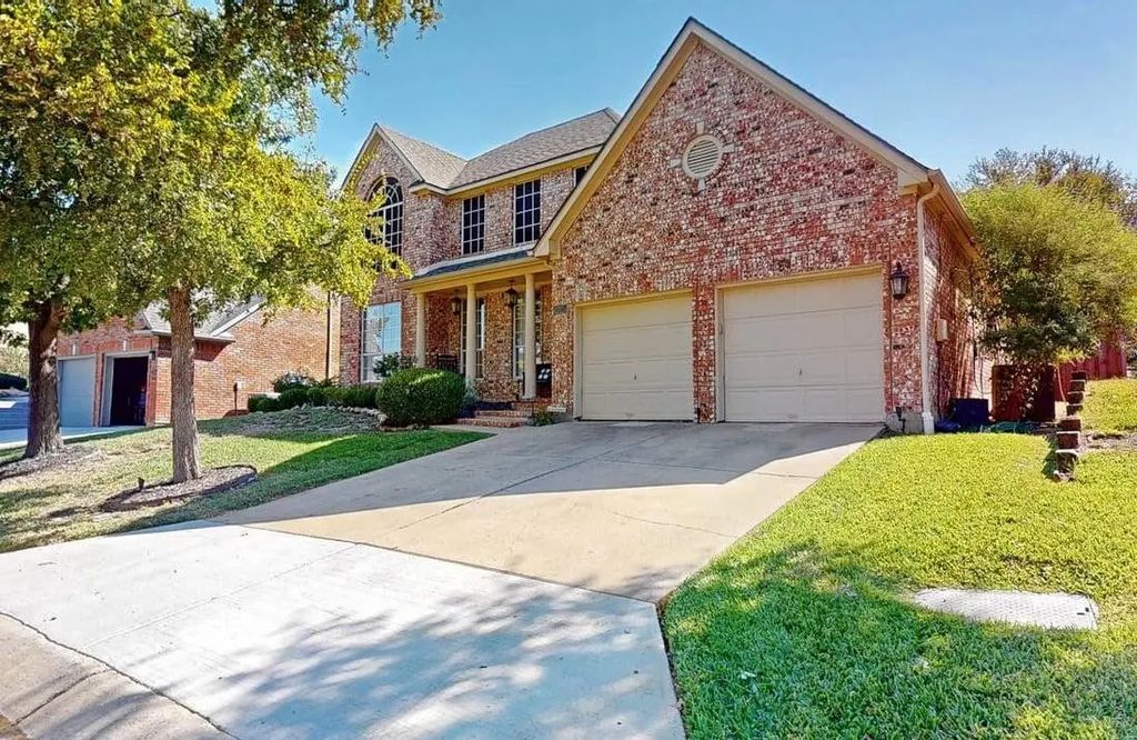 2725 Green Oak Court, Highland Village