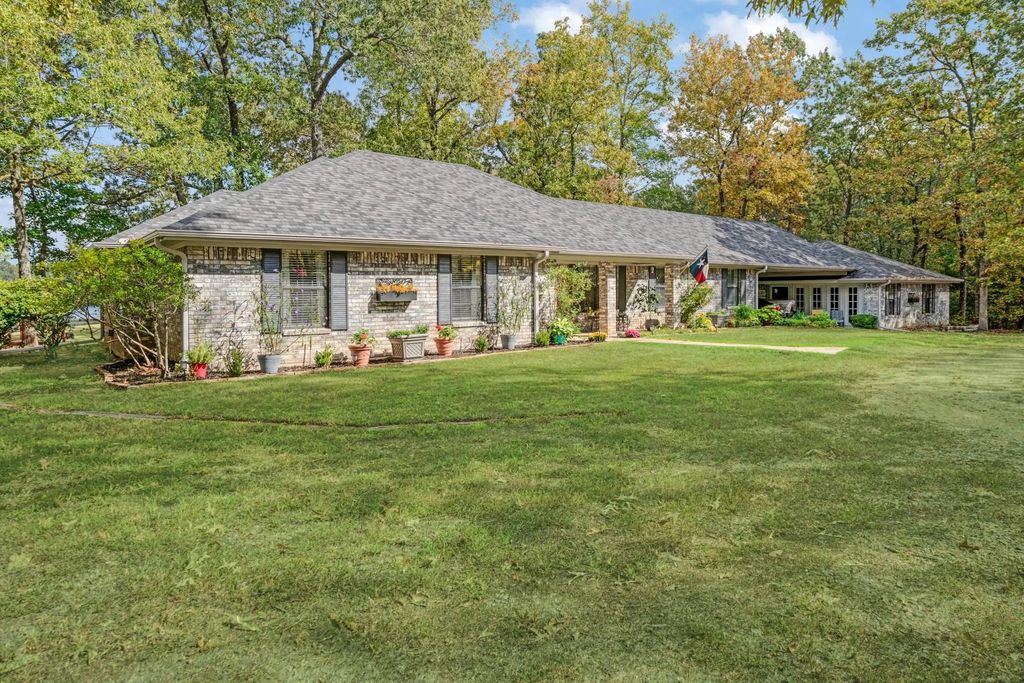 717 Hidden Lake Drive, Powderly