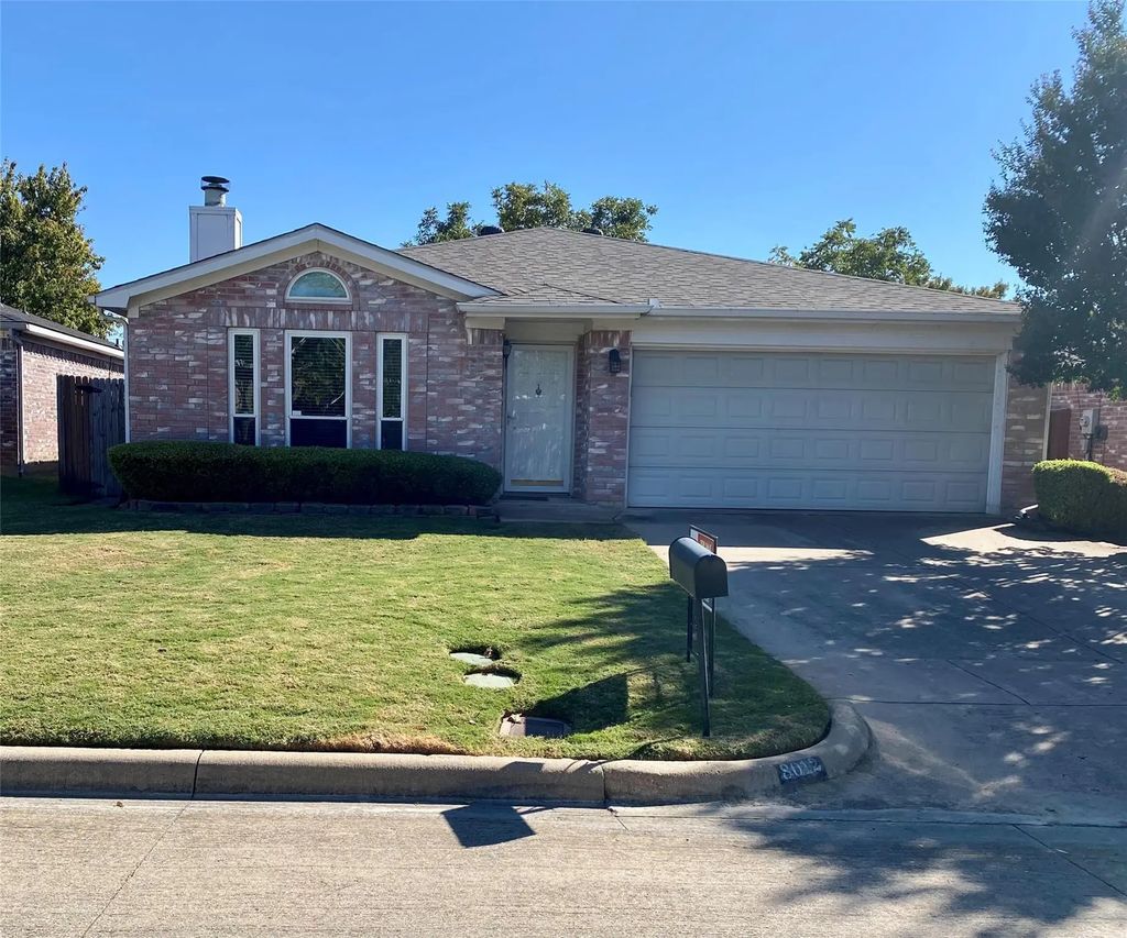 8012 Iris Circle, Fort Worth