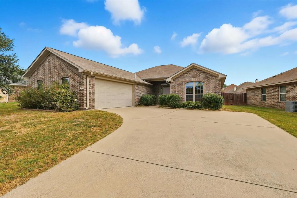 2512 Guinn Farms Road, Tyler