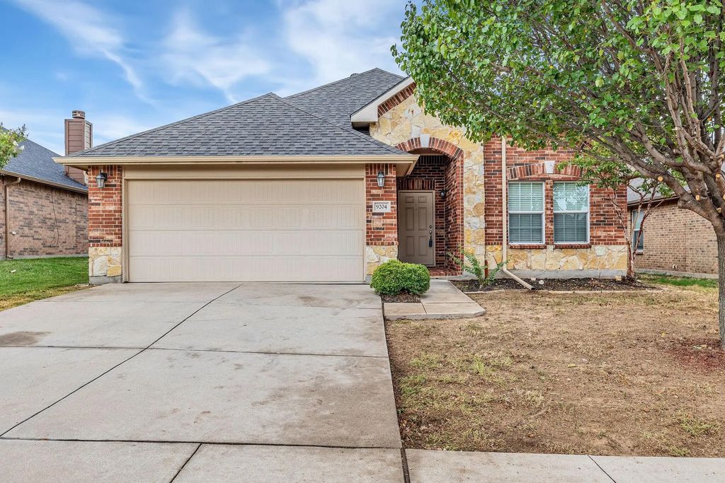 9204 Tierra Verde Drive, Fort Worth