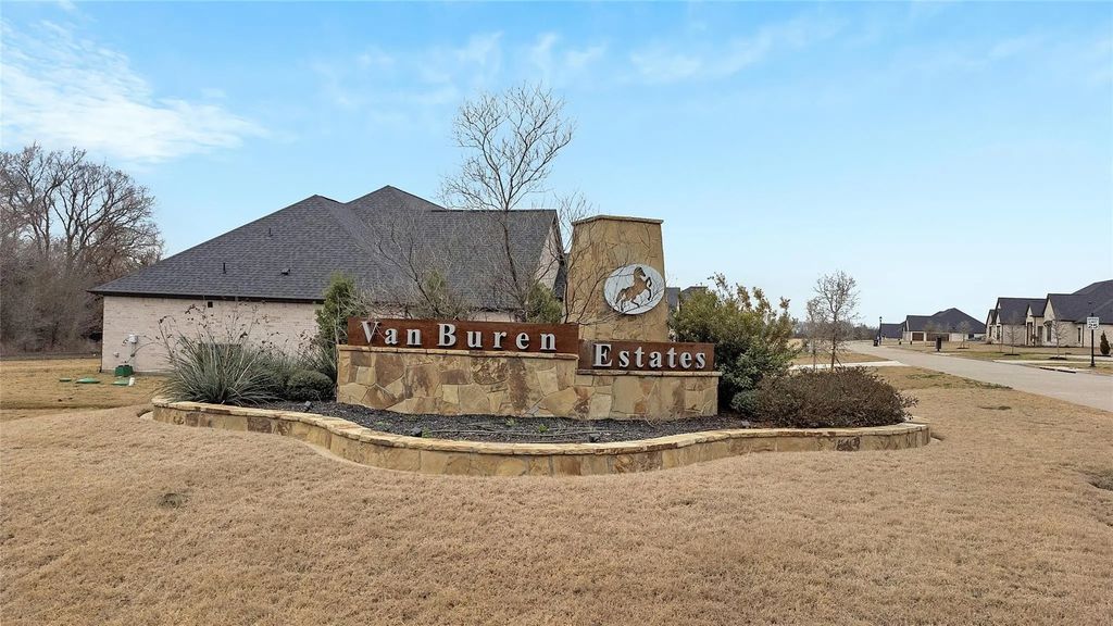 135 Garfield Court, Weston