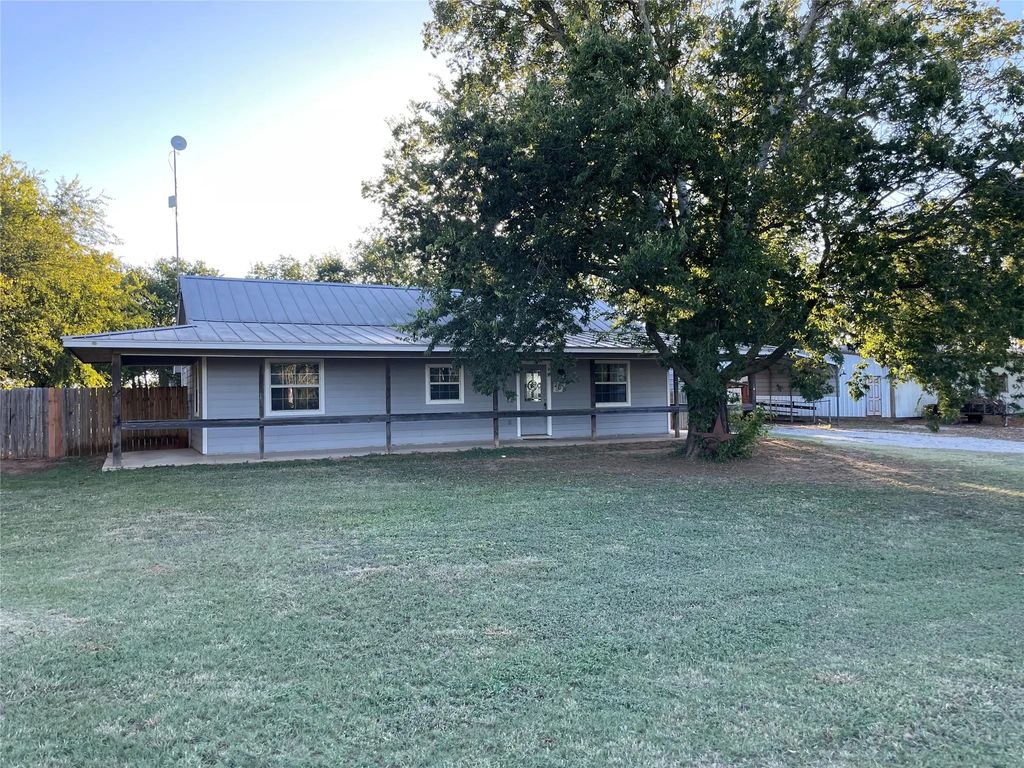208 N Stadium Drive, Alvord