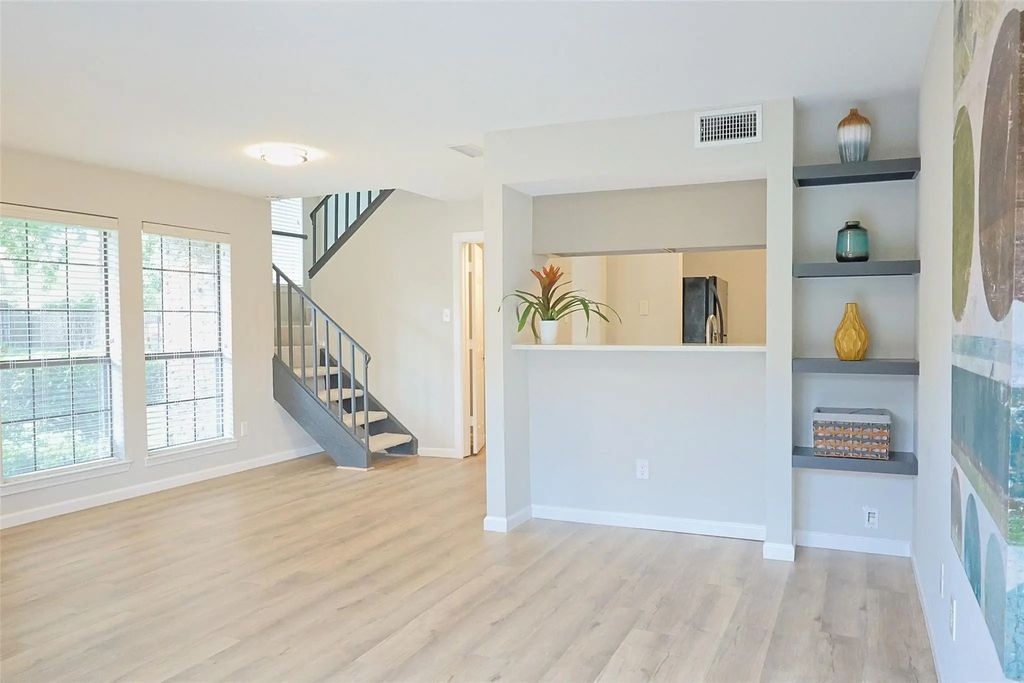 5757 E University Boulevard 22f, Dallas