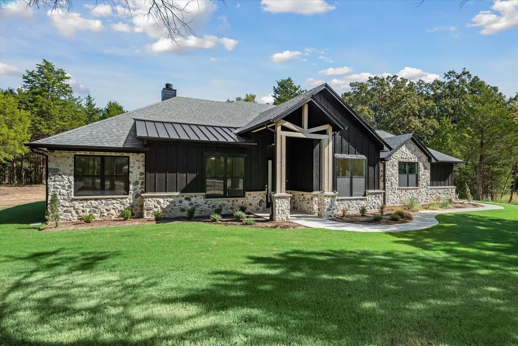 298 Legacy Lane, Edgewood
