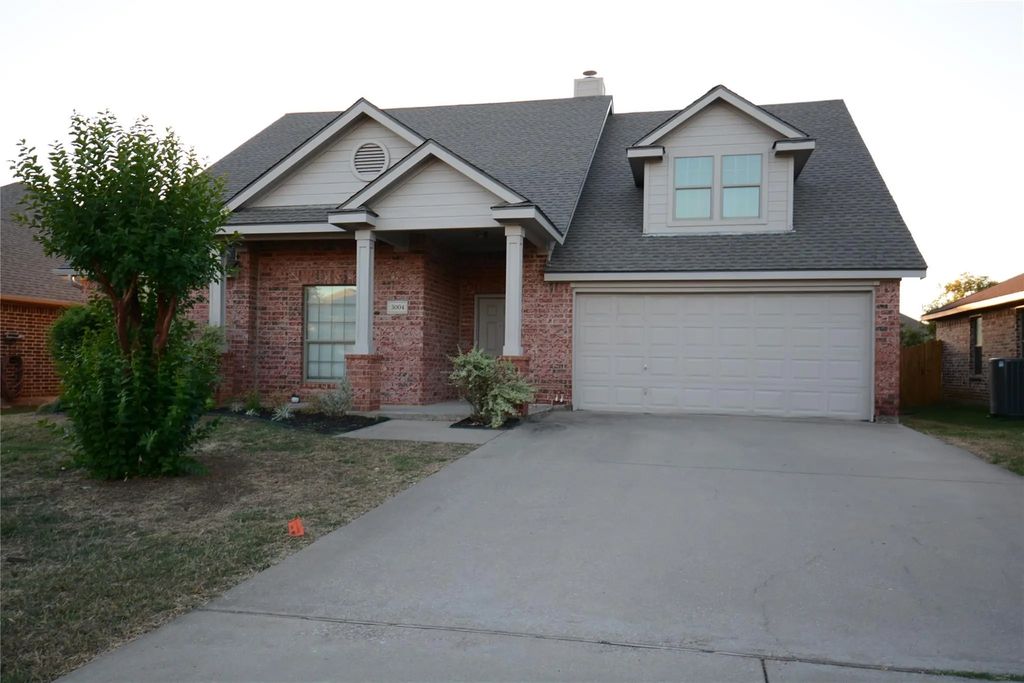 3004 Glenwood Court, Aubrey