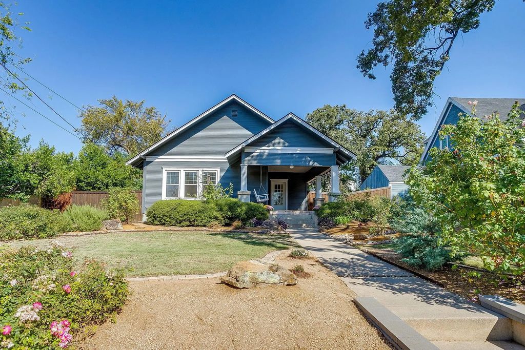 115 E Akard Street, Weatherford