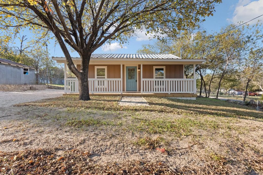 702 Sam Houston, Glen Rose