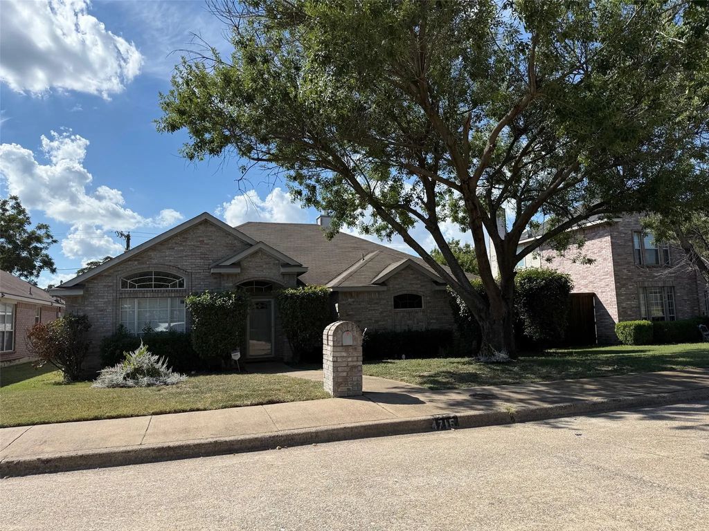 4715 Hollow Bend Lane, Dallas