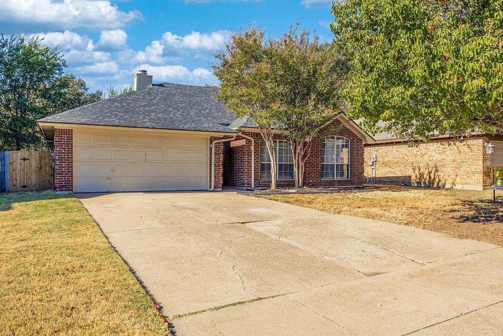 10832 Tall Oak Drive, Fort Worth