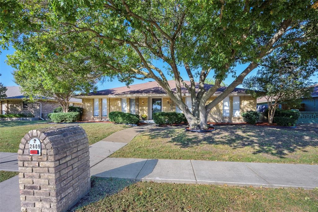 2609 Pinehurst Drive, Plano